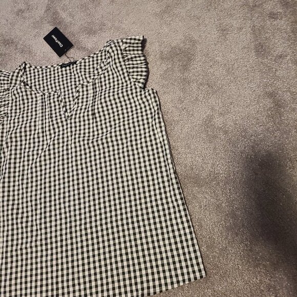 😳BUY 1,GET 2 FREE😳 NWT checkerboard plaid shirt woth ruffle sleeves, v neck - Picture 4 of 5